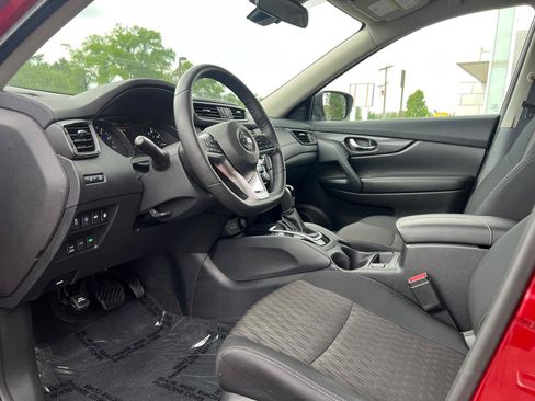 Used 2019 Nissan Rogue SV AWD/4WD image 16