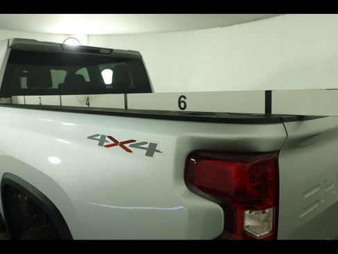 Used 2022 Chevrolet Silverado 2500 Custom w/ Custom Value Package AWD/4WD image 11