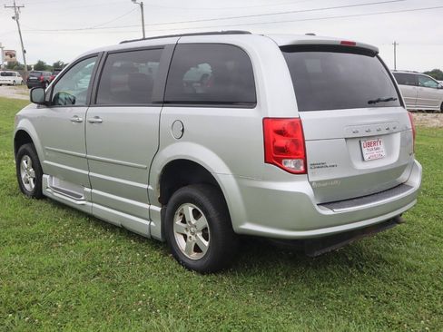 Used 2011 Dodge Grand Caravan Mainstreet w/ PWR Convenience Group FWD image 3