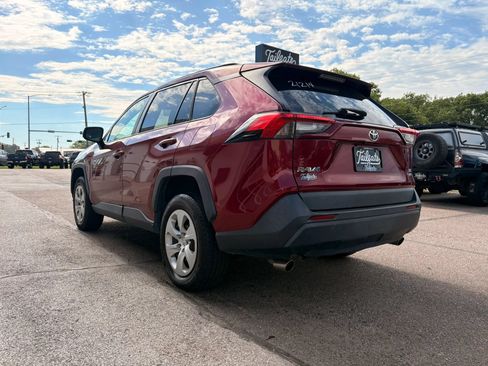 Used 2021 Toyota RAV4 LE AWD/4WD image 5