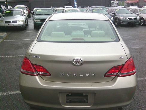 Used 2005 Toyota Avalon XL image 21