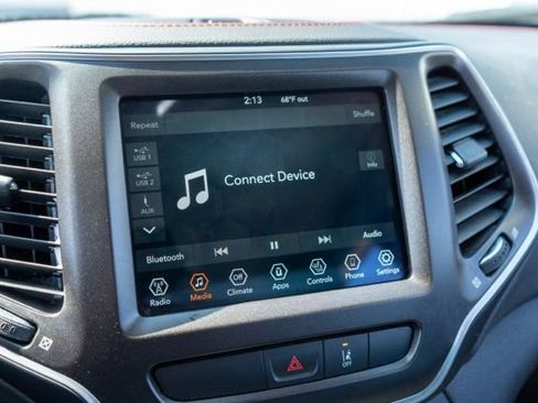 Used 2022 Jeep Cherokee Trailhawk w/ Technology Group B AWD/4WD image 19