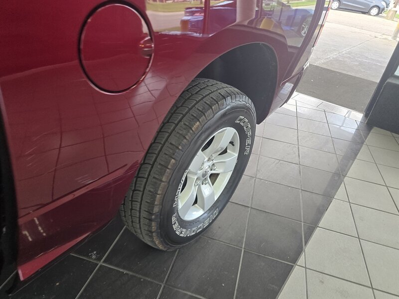 Used 2017 RAM 1500 Express RWD image 32
