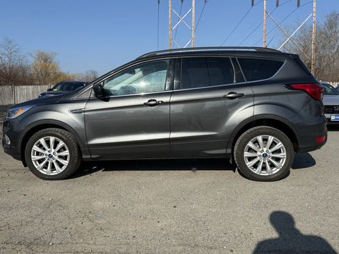 Used 2019 Ford Escape SEL image 2
