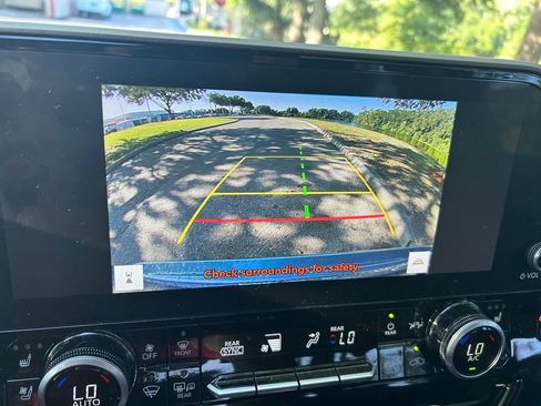 Used 2023 Toyota Highlander Limited FWD image 28