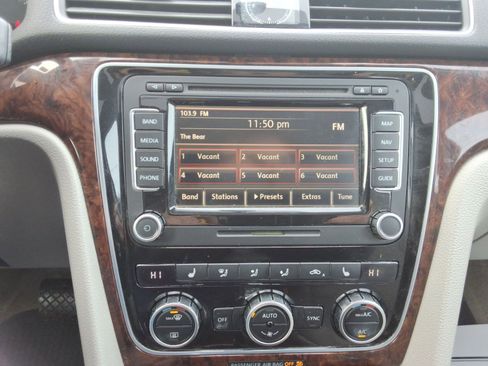 Used 2013 Volkswagen Passat TDI SEL Premium image 15