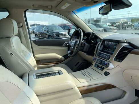 Used 2020 GMC Yukon Denali w/ Denali Premium Package image 20