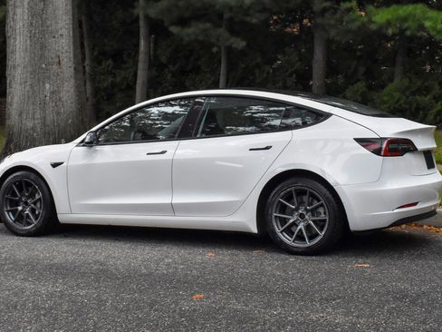 Used 2023 Tesla Model 3 Standard Range image 5