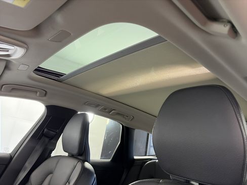 Used 2024 Volvo XC60 B5 Plus image 19