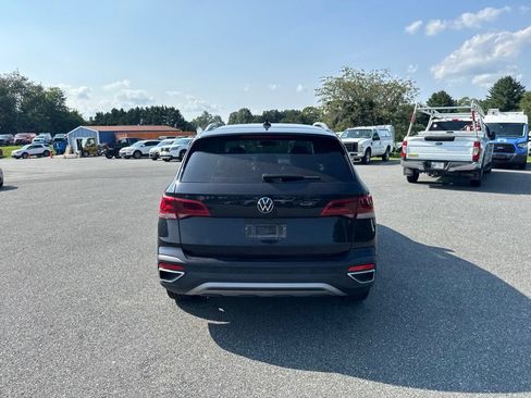 Used 2024 Volkswagen Taos SE FWD image 5