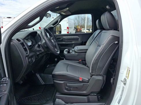 Used 2024 RAM 2500 Tradesman w/ Chrome Appearance Group image 8