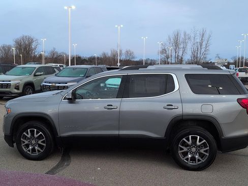 Used 2023 GMC Acadia SLT image 2