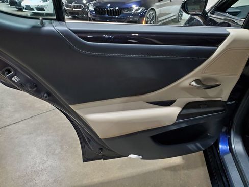Used 2019 Lexus ES 350 w/ Premium Package FWD image 25
