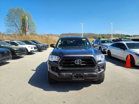 Used 2023 Toyota Tacoma SR image 9