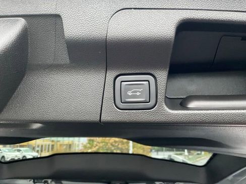 Used 2023 GMC Acadia SLE w/ Driver Convenience Package AWD/4WD image 11