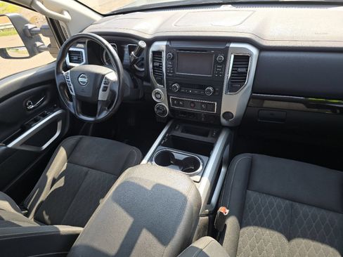 Used 2018 Nissan Titan SV w/ SV Convenience Package AWD/4WD image 25