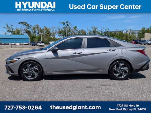 Used 2024 Hyundai Elantra SEL w/ Convenience Package image 2