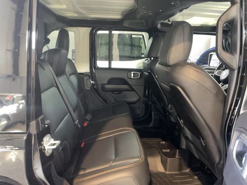 Used 2024 Jeep Wrangler Unlimited Sahara image 21