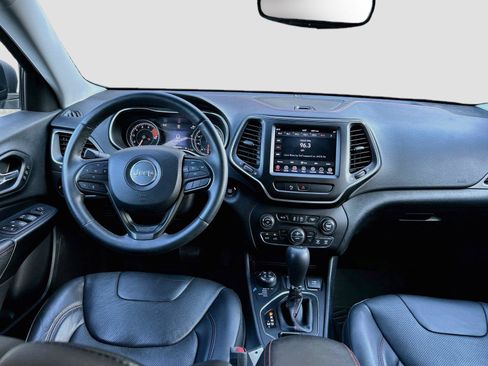 Used 2019 Jeep Cherokee Trailhawk AWD/4WD image 19