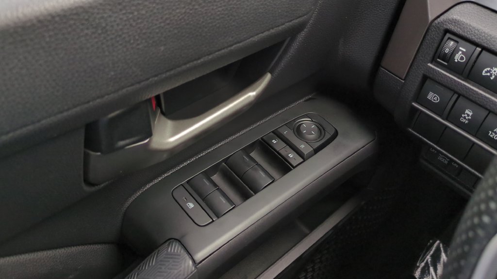 Used 2025 Toyota Tacoma TRD Off-Road AWD/4WD image 18