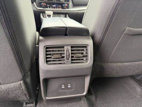Used 2025 Nissan Rogue SV FWD image 24