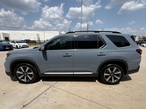 Certified 2024 Honda Pilot Touring image 5
