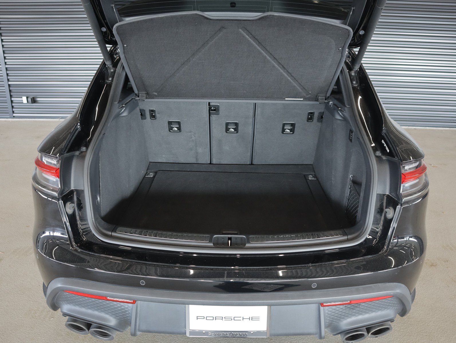 Used 2023 Porsche Macan Turbo AWD/4WD image 28
