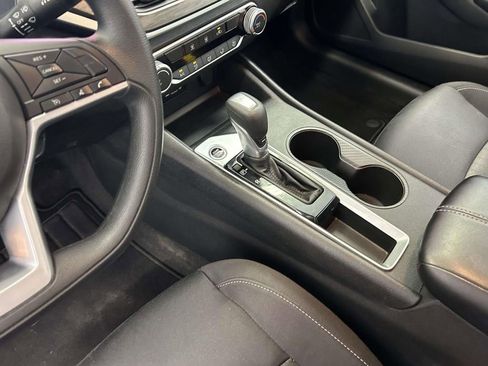 Used 2025 Nissan Altima 2.5 SV FWD image 18