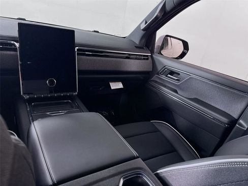 New 2026 GMC Sierra EV Elevation image 17