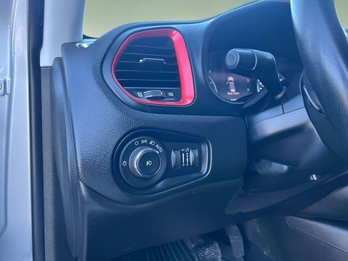 Used 2017 Jeep Renegade Trailhawk image 14