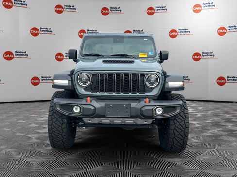 Used 2024 Jeep Gladiator Mojave w/ Convenience Group AWD/4WD image 8