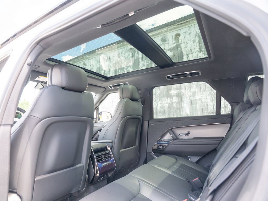 New 2026 Land Rover Range Rover Sport SE AWD/4WD image 22