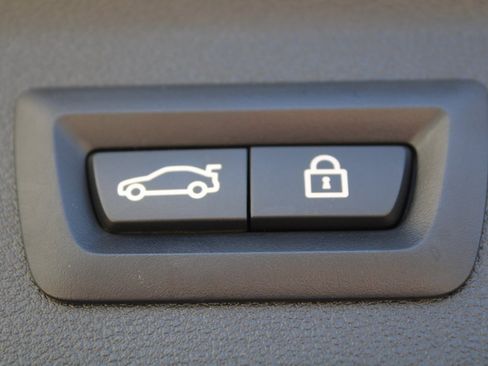 Used 2023 BMW X3 sDrive30i w/ Convenience Package image 9