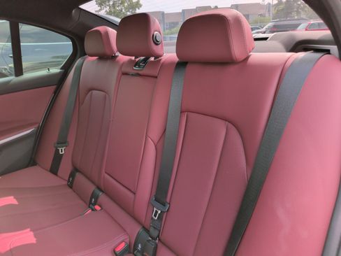 Used 2025 BMW 330i Sedan w/ M Sport Package RWD image 35