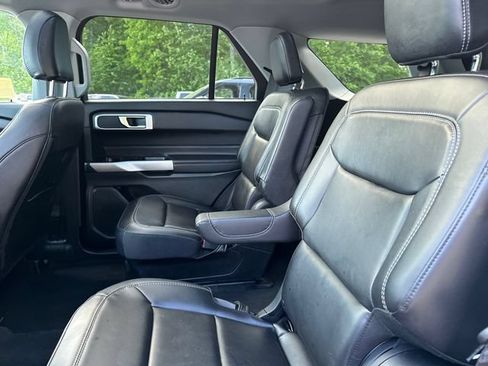 Used 2024 Ford Explorer XLT w/ Equipment Group 202A AWD/4WD image 21