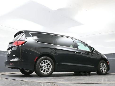 Used 2023 Chrysler Voyager LX FWD image 48