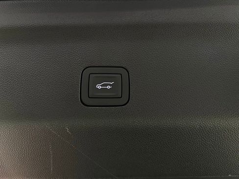 Used 2025 Cadillac Escalade Premium Luxury image 31