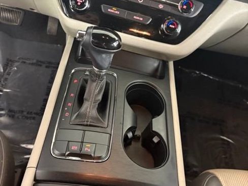 Used 2016 Kia Sedona LX w/ LX Essentials Premium Package FWD image 18