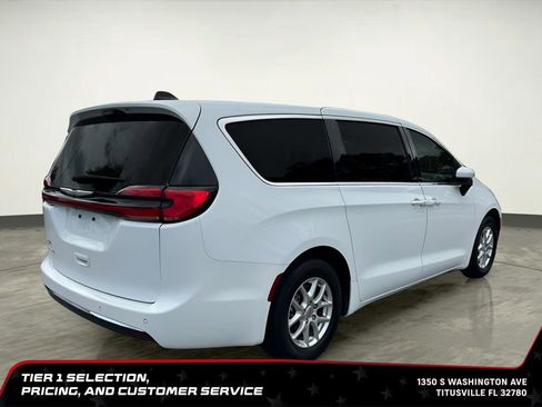 Used 2023 Chrysler Pacifica Touring-L FWD image 8
