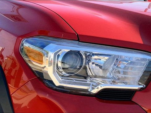 Used 2016 Toyota Tacoma TRD Off-Road w/ Towing Package AWD/4WD image 29