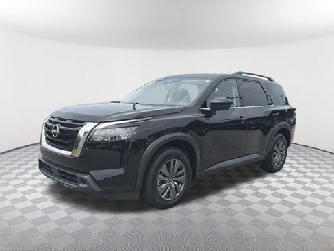 Used 2025 Nissan Pathfinder SV FWD image 3