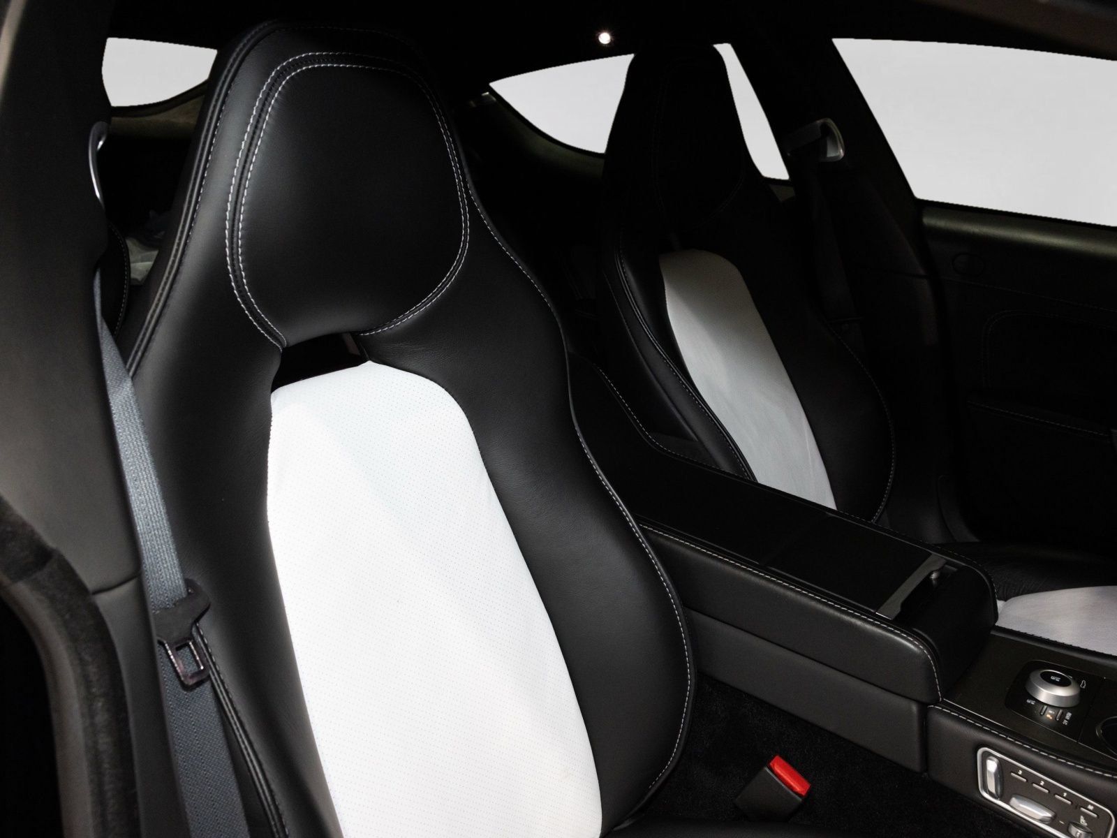Used 2011 Aston Martin Rapide RWD image 40