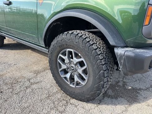 Used 2025 Ford Bronco Badlands image 4