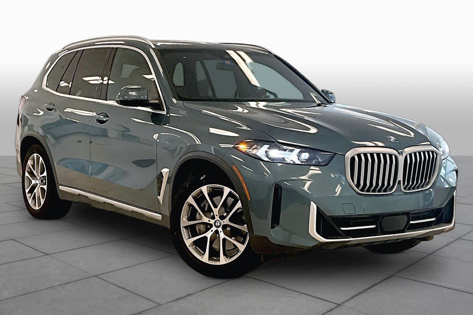 Used 2024 BMW X5 xDrive50e w/ Parking Assistance Package AWD/4WD image 2