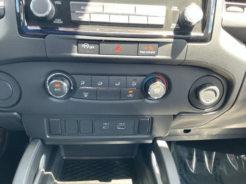 Used 2024 Nissan Frontier SV RWD image 19