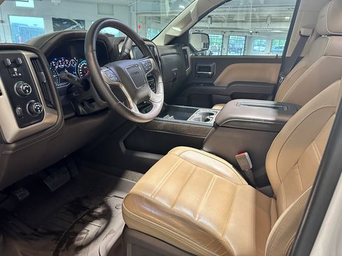 Used 2017 GMC Sierra 1500 Denali w/ Denali Ultimate Package AWD/4WD image 7