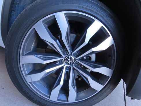 Used 2021 Volkswagen Atlas Cross Sport SEL Premium R-Line image 18