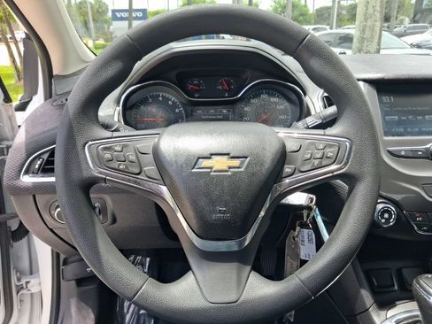 Used 2017 Chevrolet Cruze LT FWD image 16
