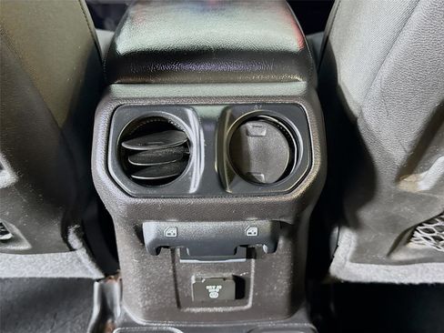 Used 2018 Jeep Wrangler Unlimited Rubicon AWD/4WD image 25