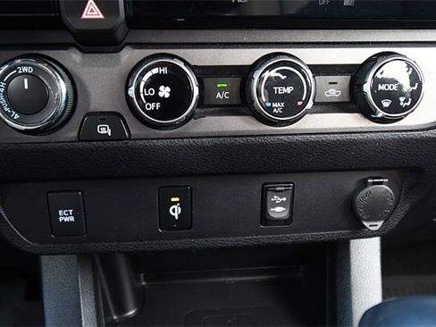 Used 2017 Toyota Tacoma TRD Sport image 21